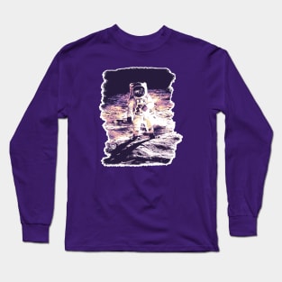 Astronaut on the moon Long Sleeve T-Shirt